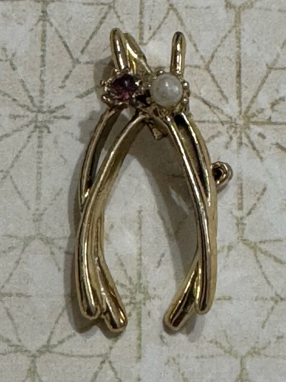 VINTAGE WISHBONES BROOCH PIN